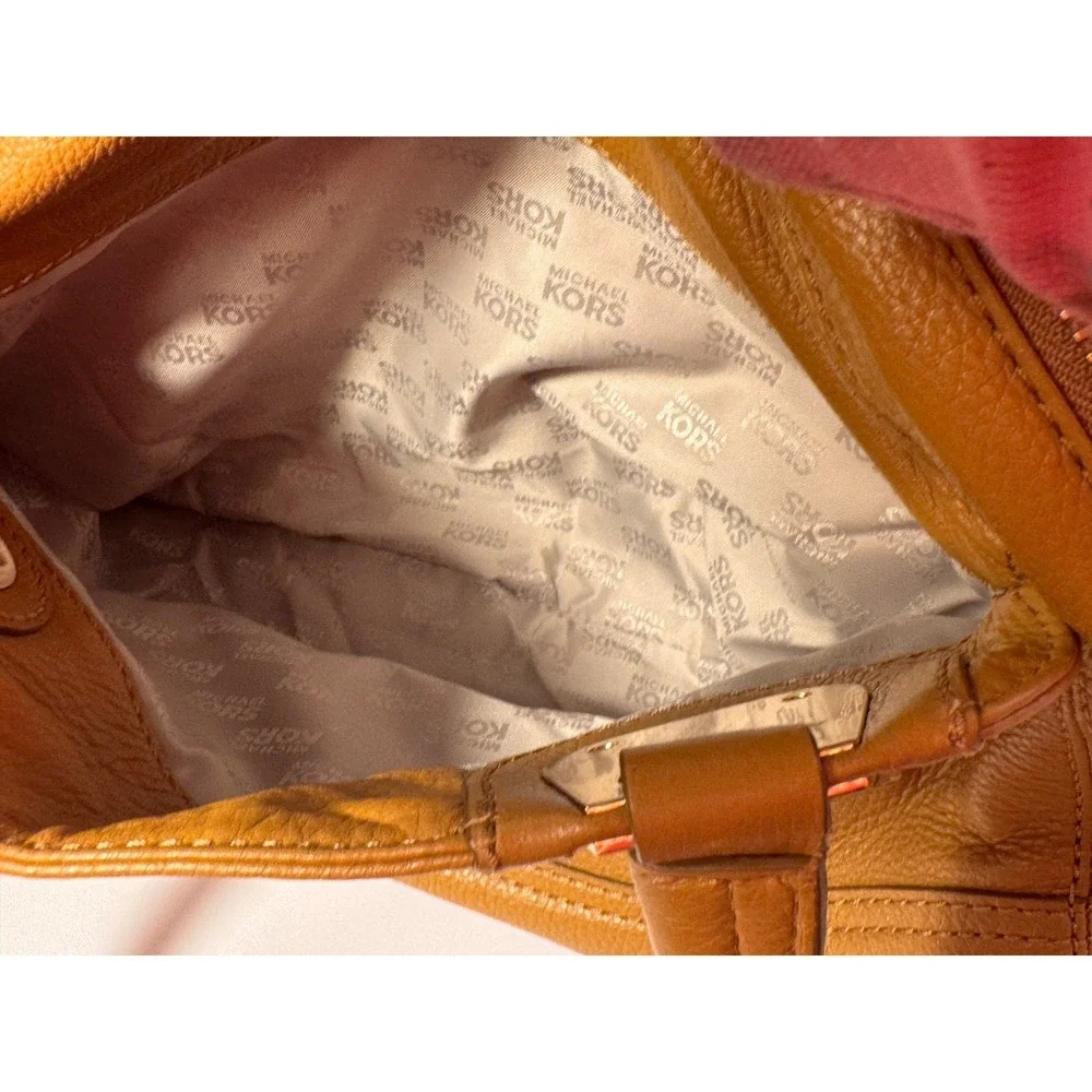 Michael Kors leather shoulder bag with 3 main sections 4 slip, 2 zip pockets EUC